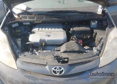 2010 Toyota Sienna Ce/Le z USA, uszkodzony, nr VIN 5TDKK4CC4AS325832